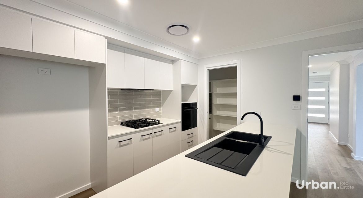 Lochinvar 10 Cahill Close