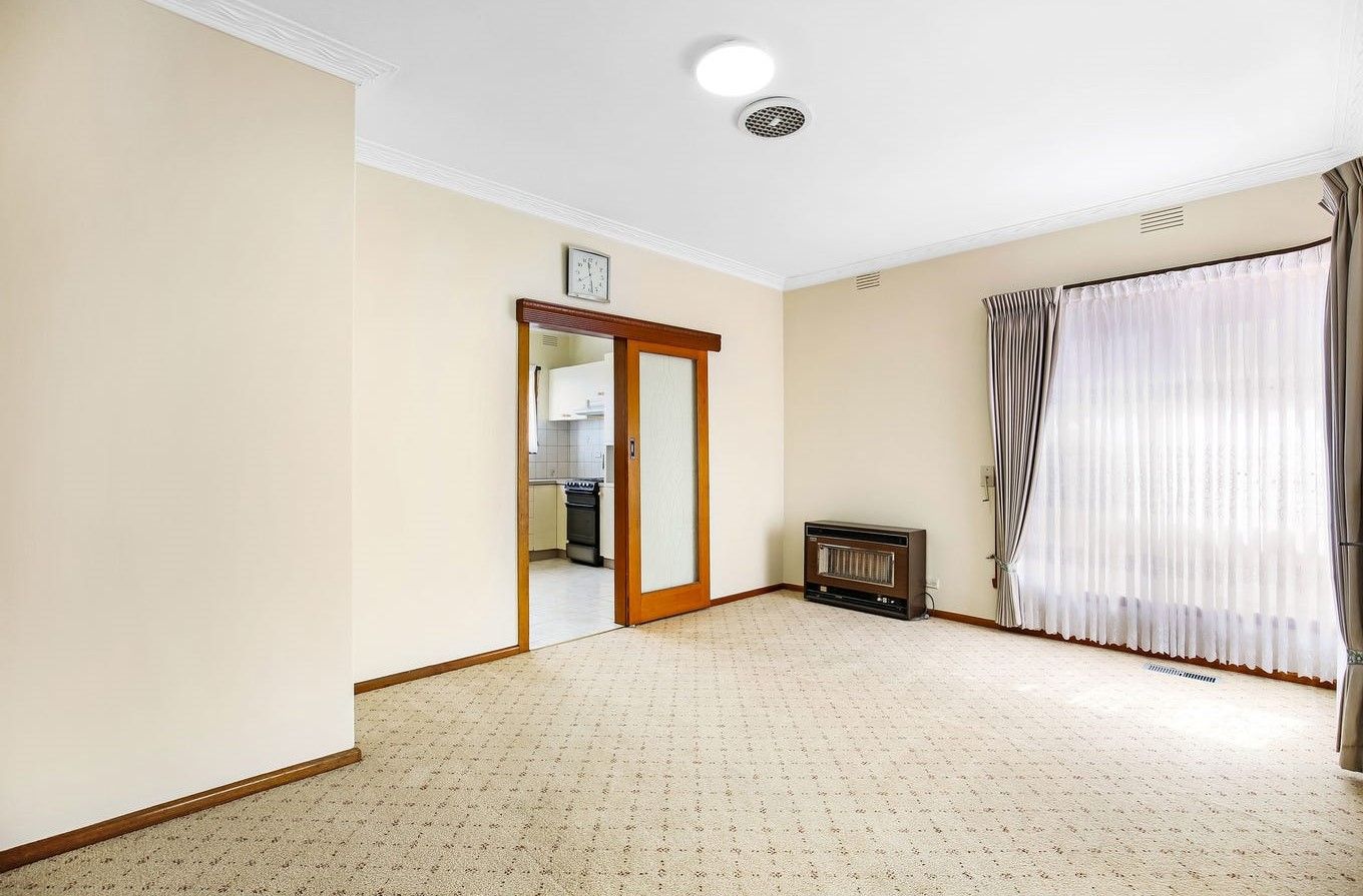 Comfortable 3-bedroom family living in a highly convenient location.