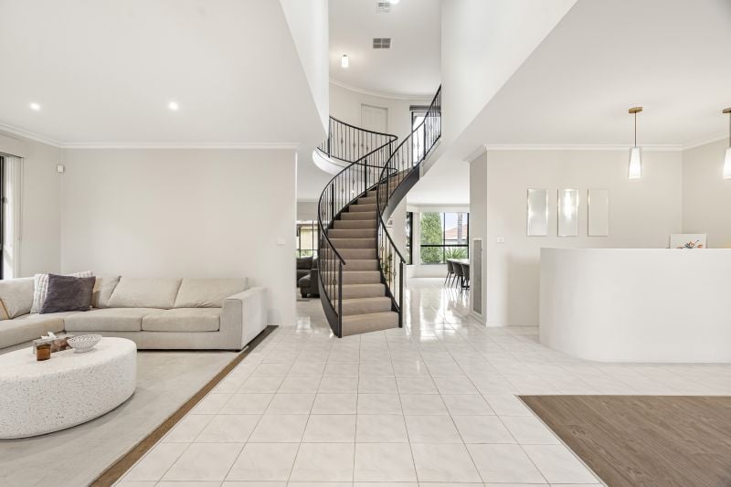 9 Benaroon Drive, Lalor