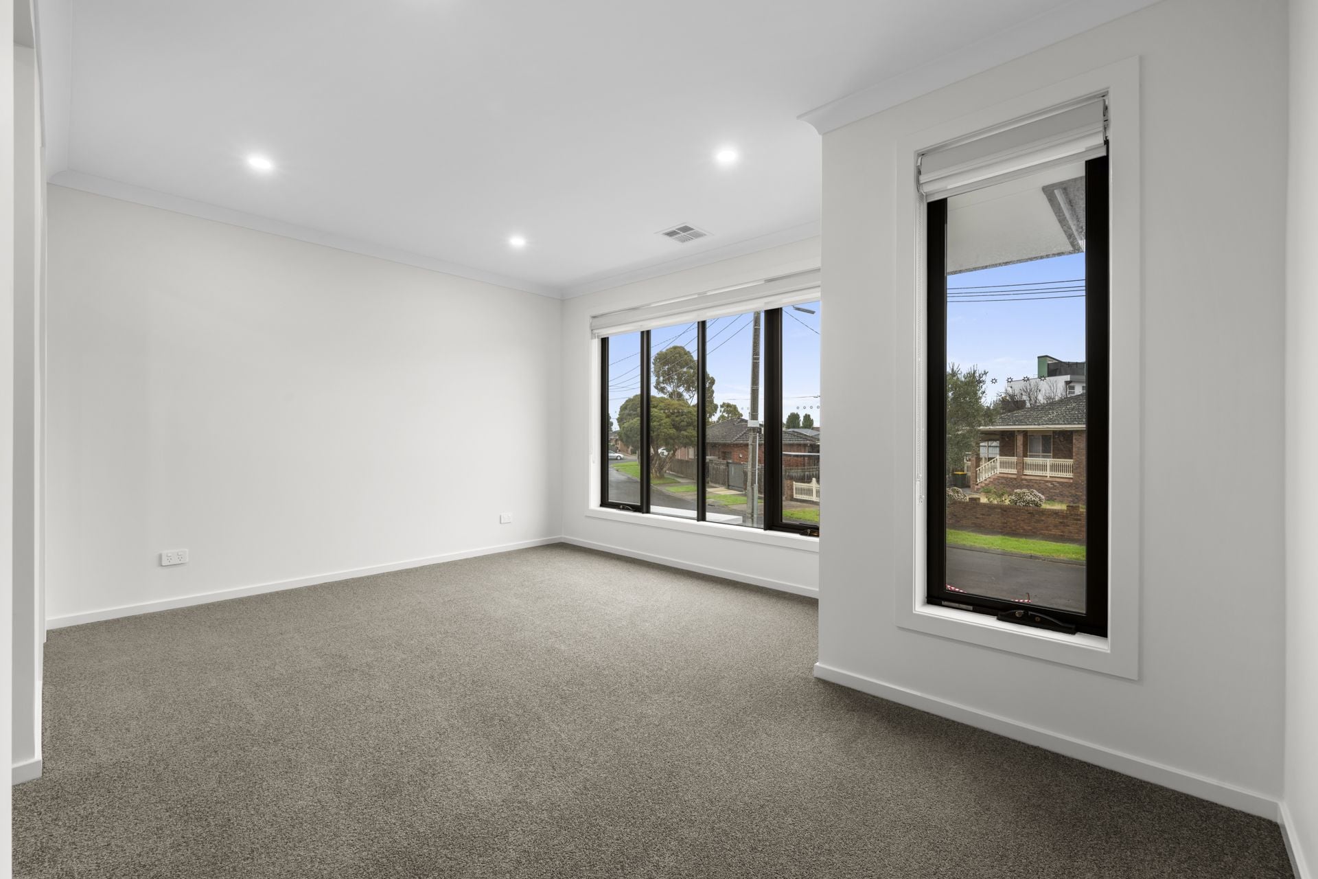 CONTEMPORARY COMFORT MEETS CONVENIENCE