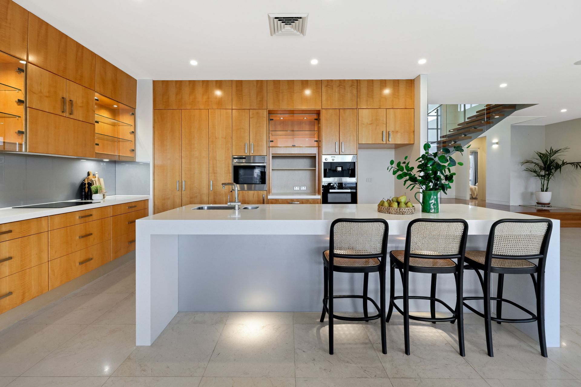 8 King Charles Drive, Sovereign Islands QLD 4216, Sovereign Islands - Thumbnail 7