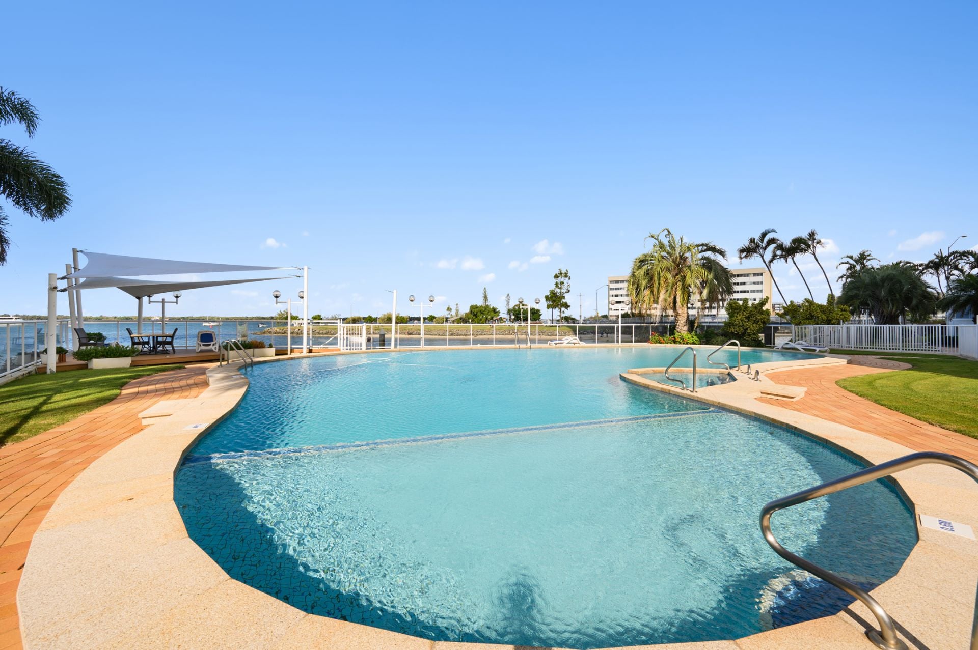 21D/5 Bayview Street, Runaway Bay - Thumbnail 8