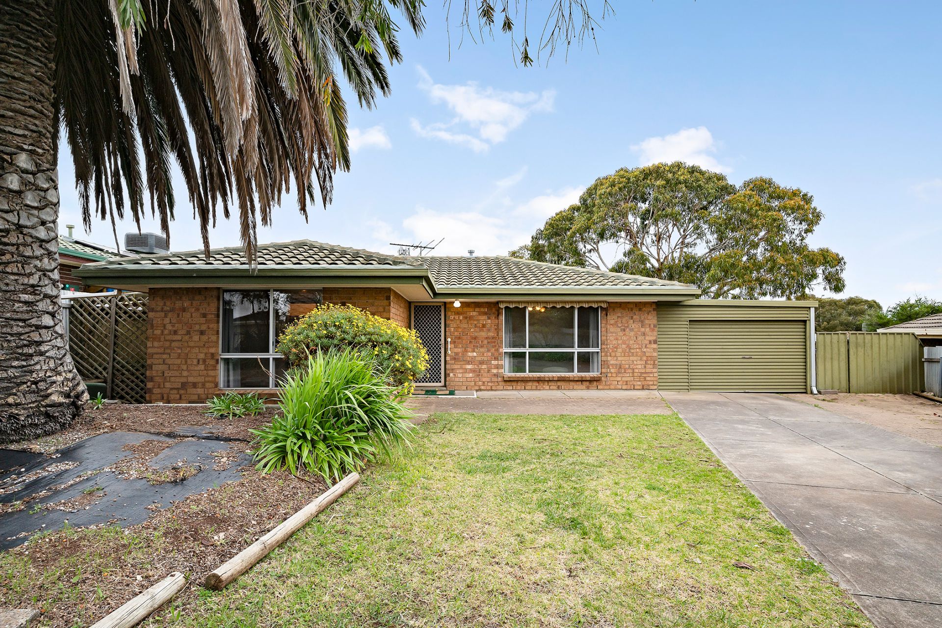 11 Scottsglade Road, Christie Downs, Christie Downs - Thumbnail 2