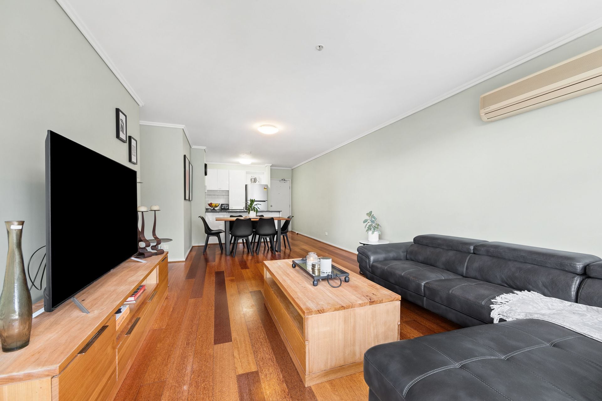 210/38 Bank Street, South Melbourne - Thumbnail 3