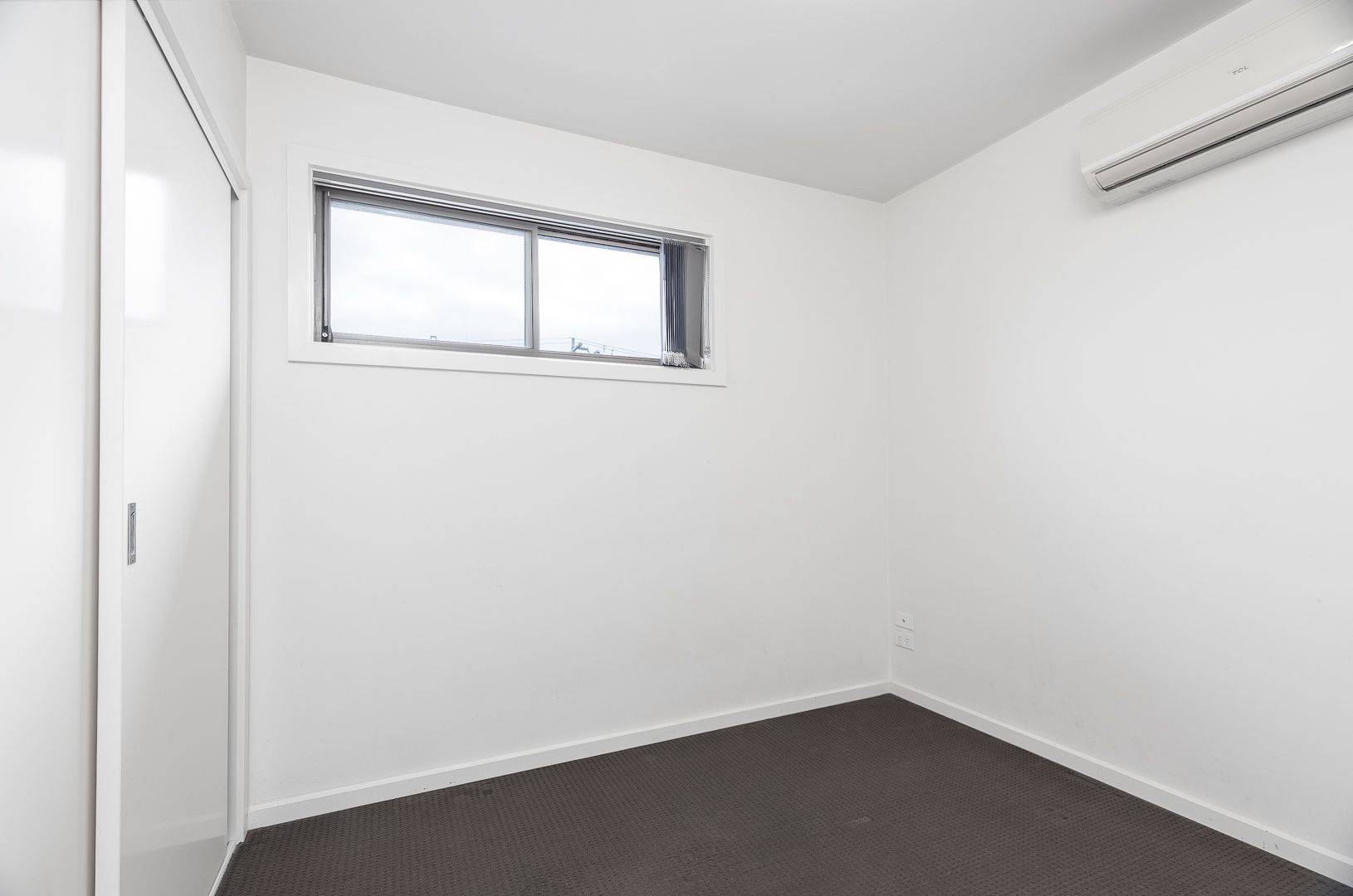 GREAT POSITION - 2 BEDROOM TOWNHOUSE