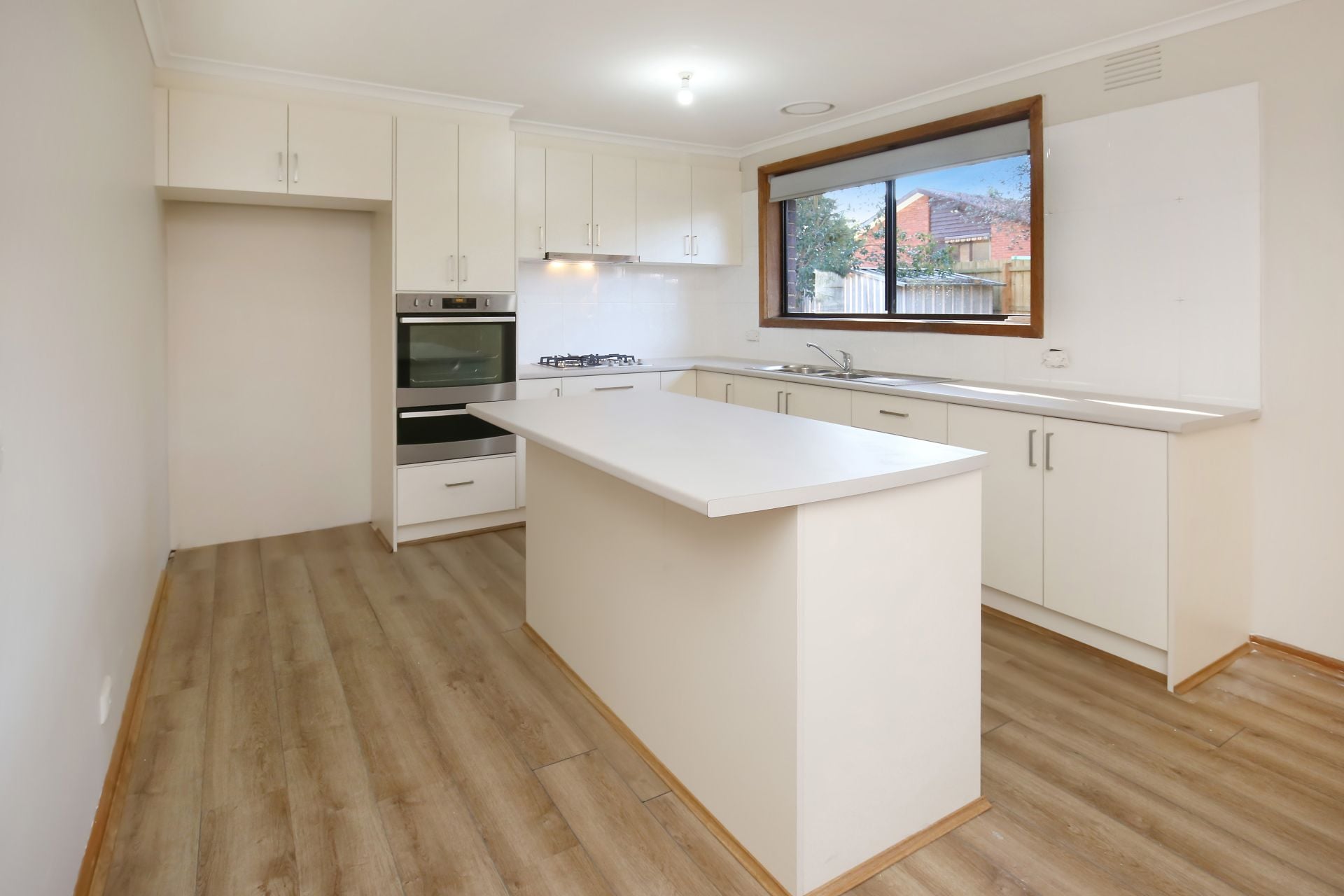 AFFORDABLE HOME WITH MODERN KITCHEN!