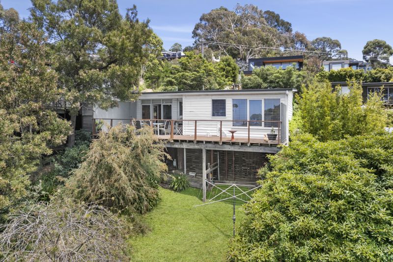15 Grand Parade, Lorne, VIC, Lorne - Thumbnail 2