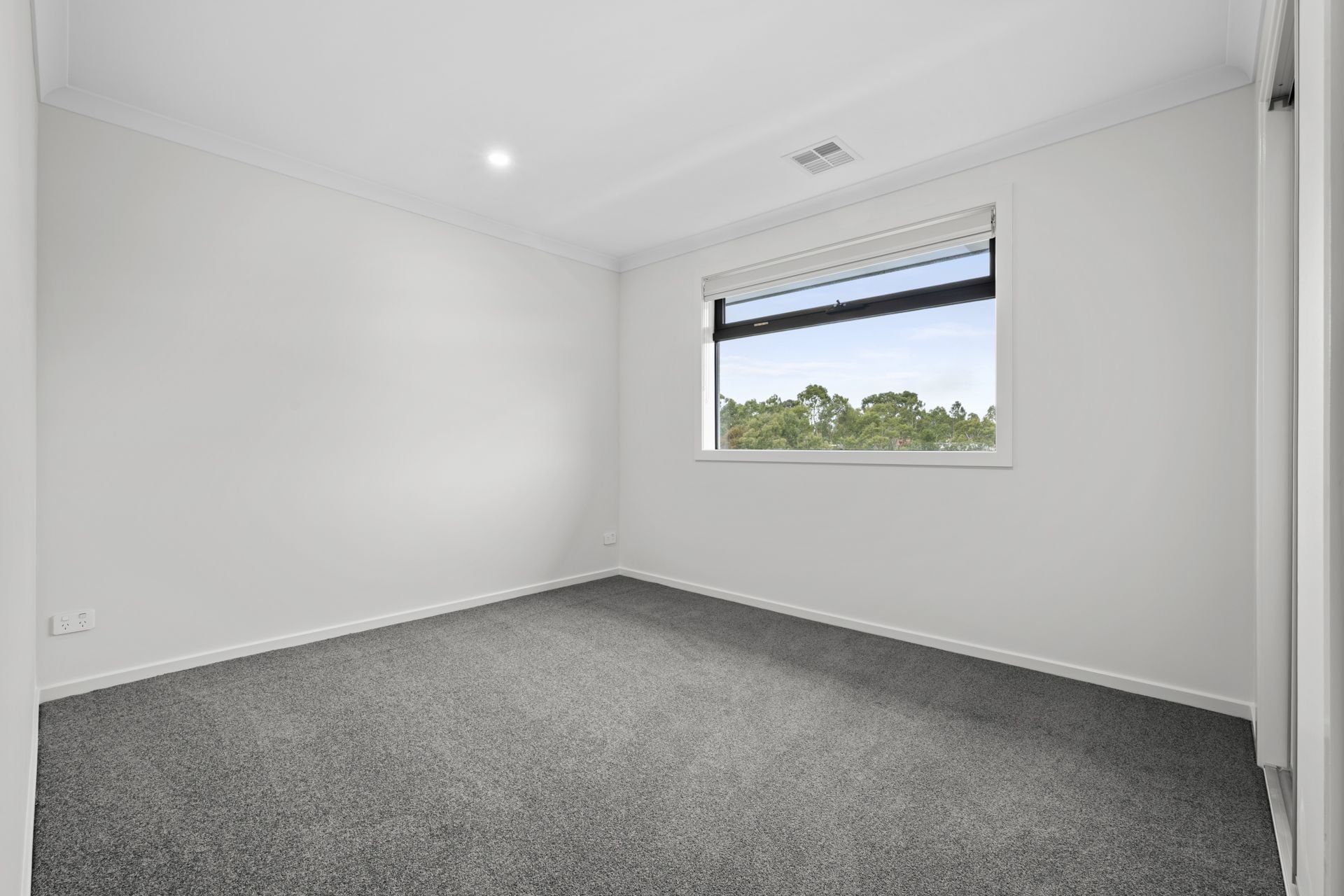CONTEMPORARY COMFORT MEETS CONVENIENCE