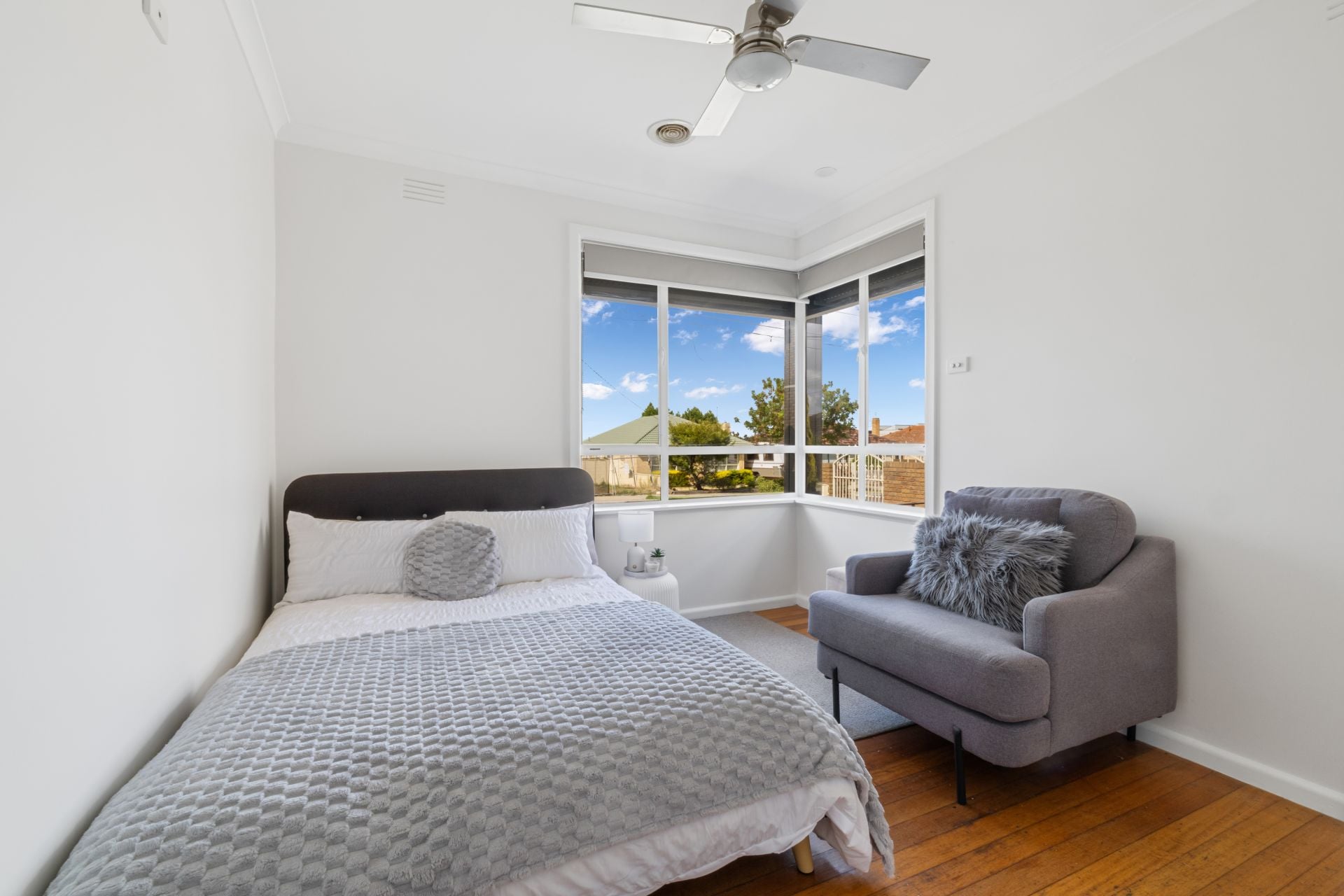 Resort Oasis Living Just Five Minutes Walk To Lalor Shops