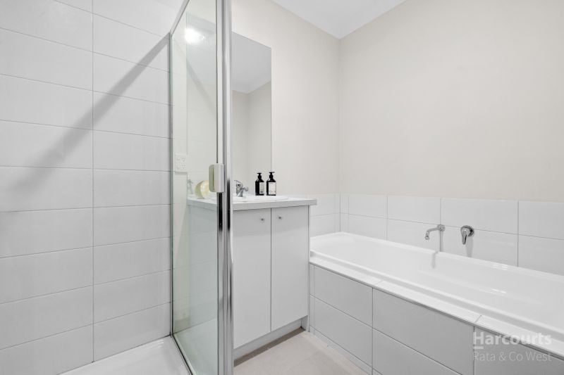 4/8 The Crossing, Caroline Springs