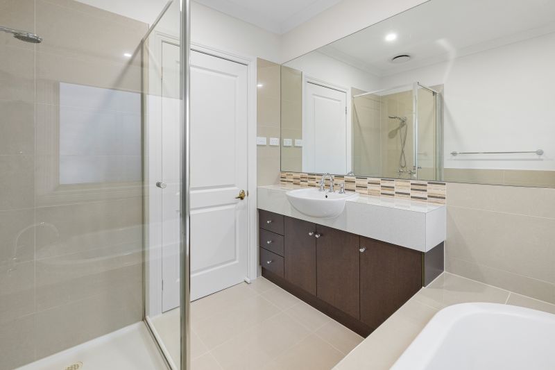 12 Lake Eyre Place, Caroline Springs