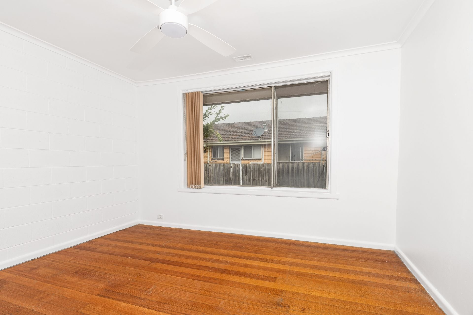 LOCATED CLOSE TO Thomastown station