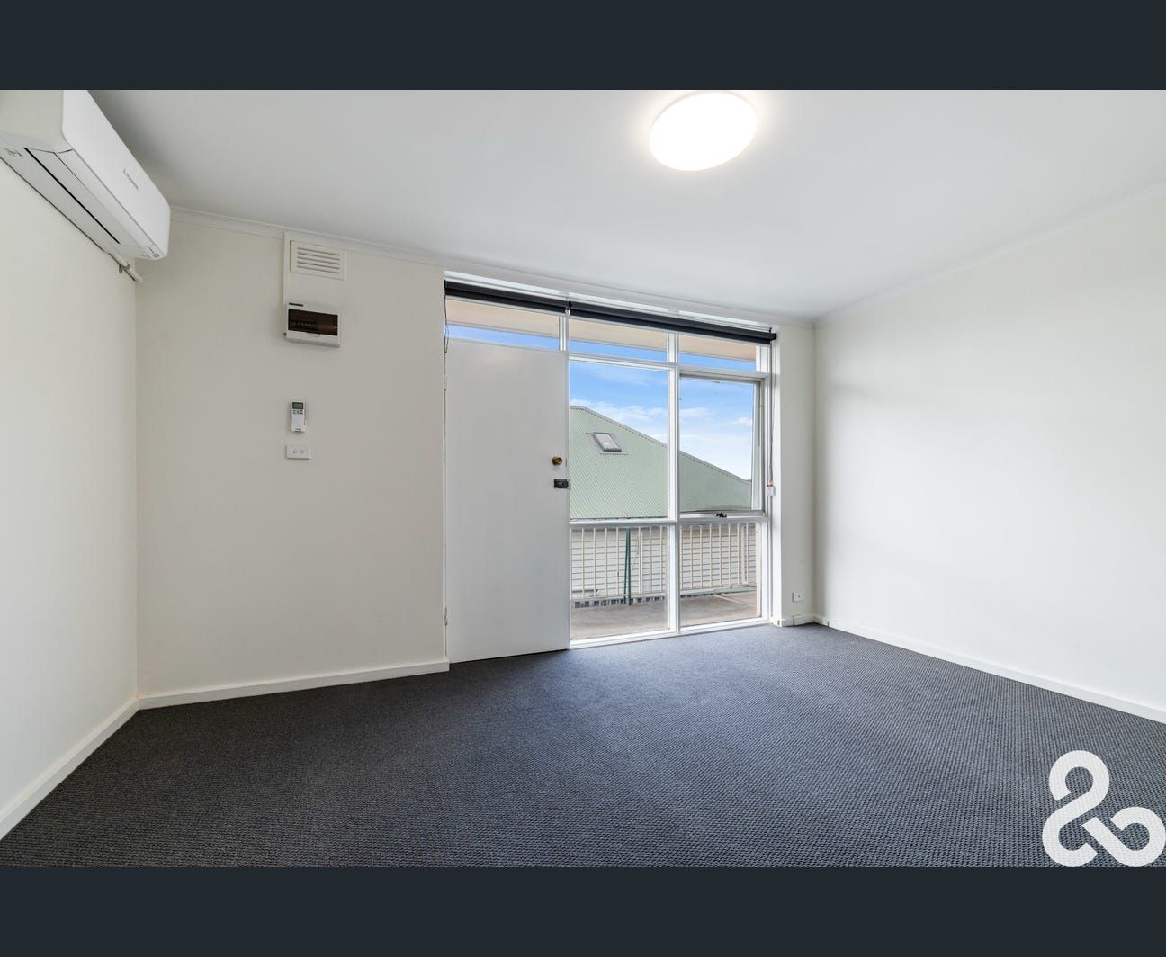 Spacious, Modern and fantastic location.