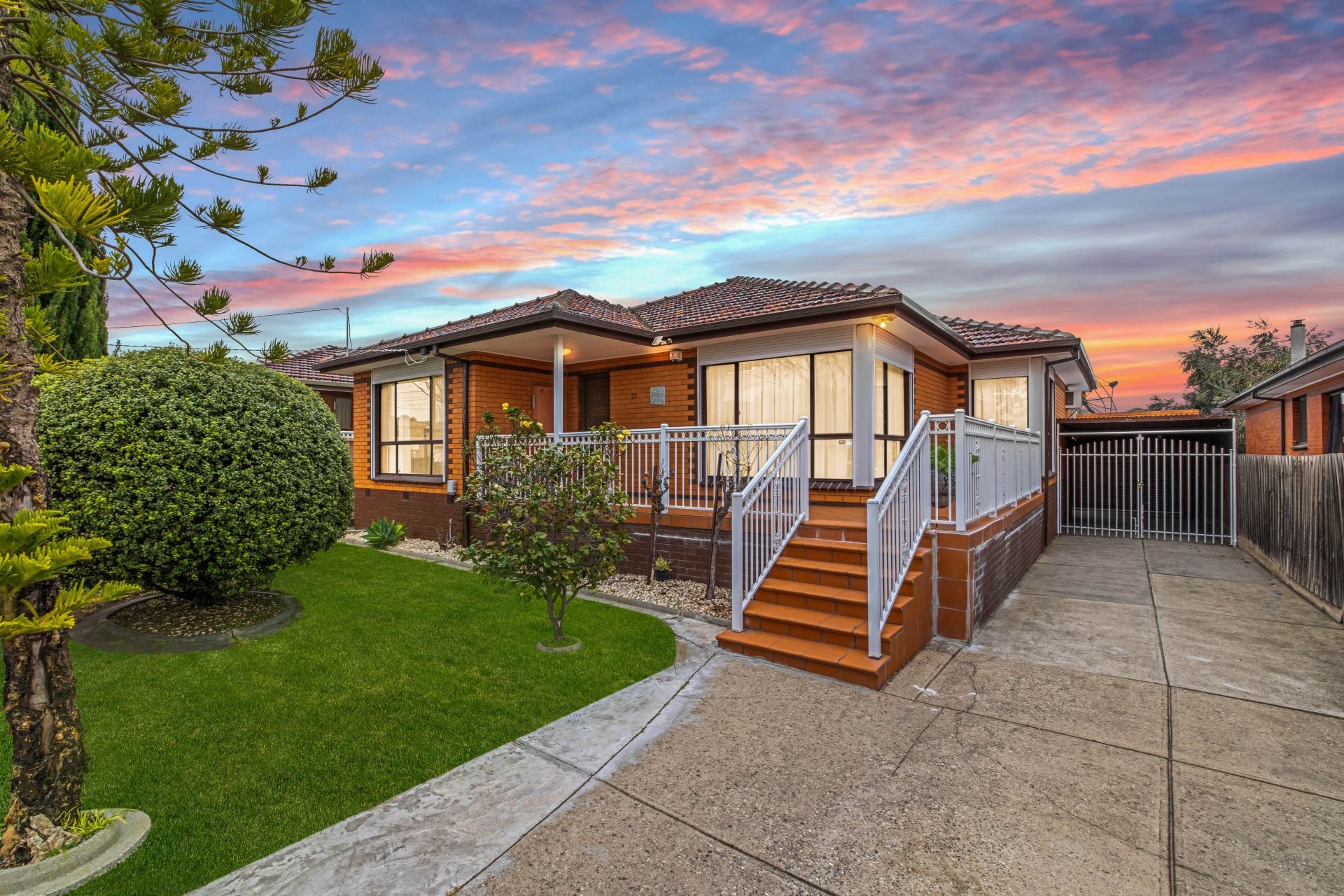 Charming Family Home with Outdoor Extras in Prime Thomastown Location!