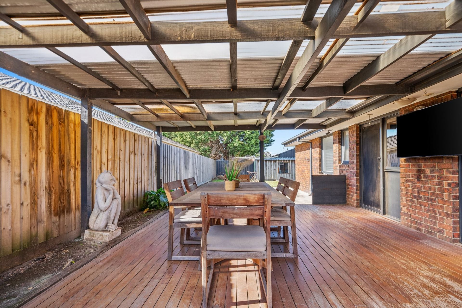 A Courtside Classic with Space for the Whole Household