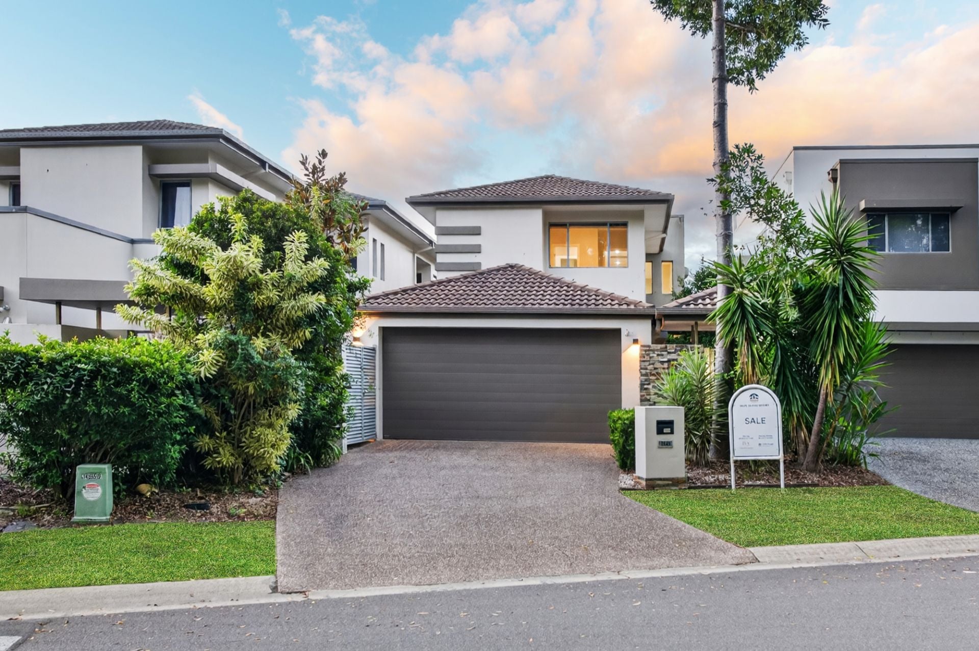 2243 Glengallon Way, Hope Island QLD 4212, Hope Island - Thumbnail 2