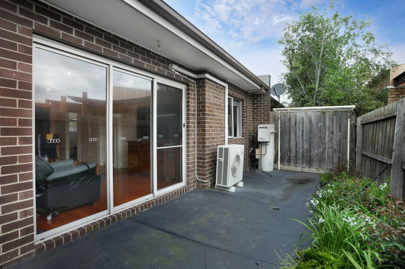 3/128 Rathcown Road, Reservoir