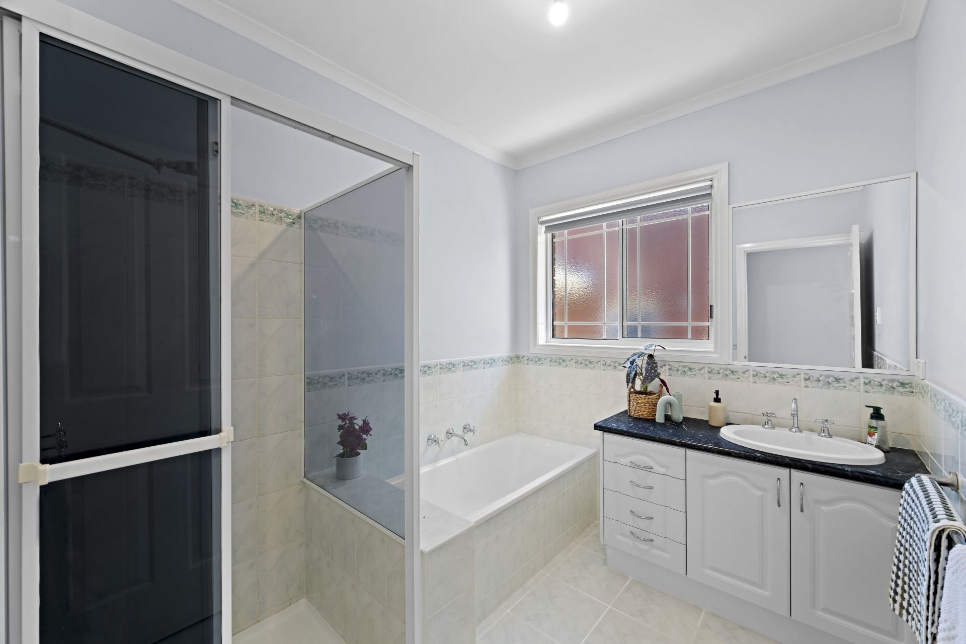 A Welcoming Home In A Quiet Lalor Court