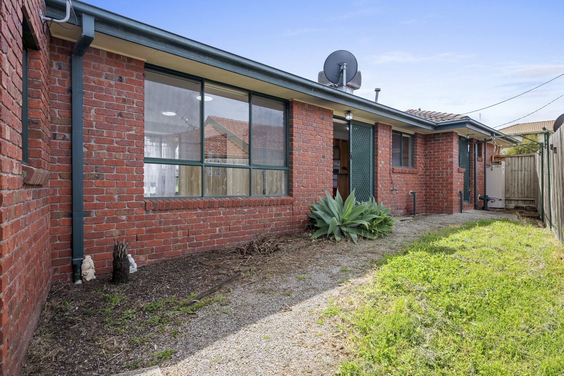 Fresh, Modern Living in a Convenient Location!