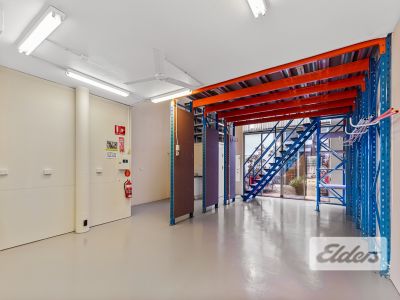 OFFICE/SHOWROOM IN THE HEART OF MILTON