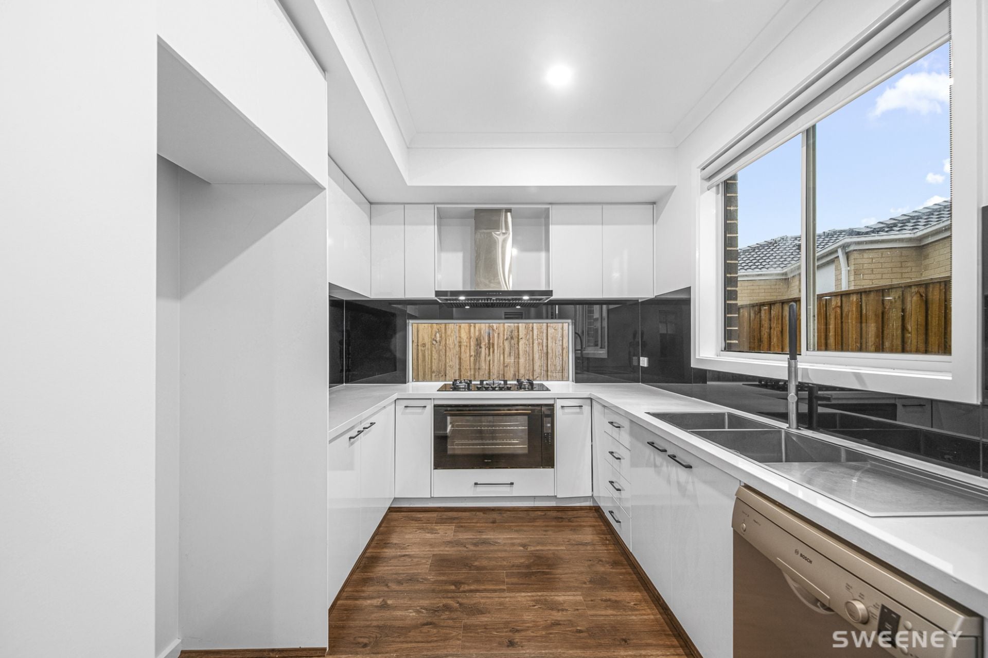 4 Ipswich Avenue, Werribee - Thumbnail 3