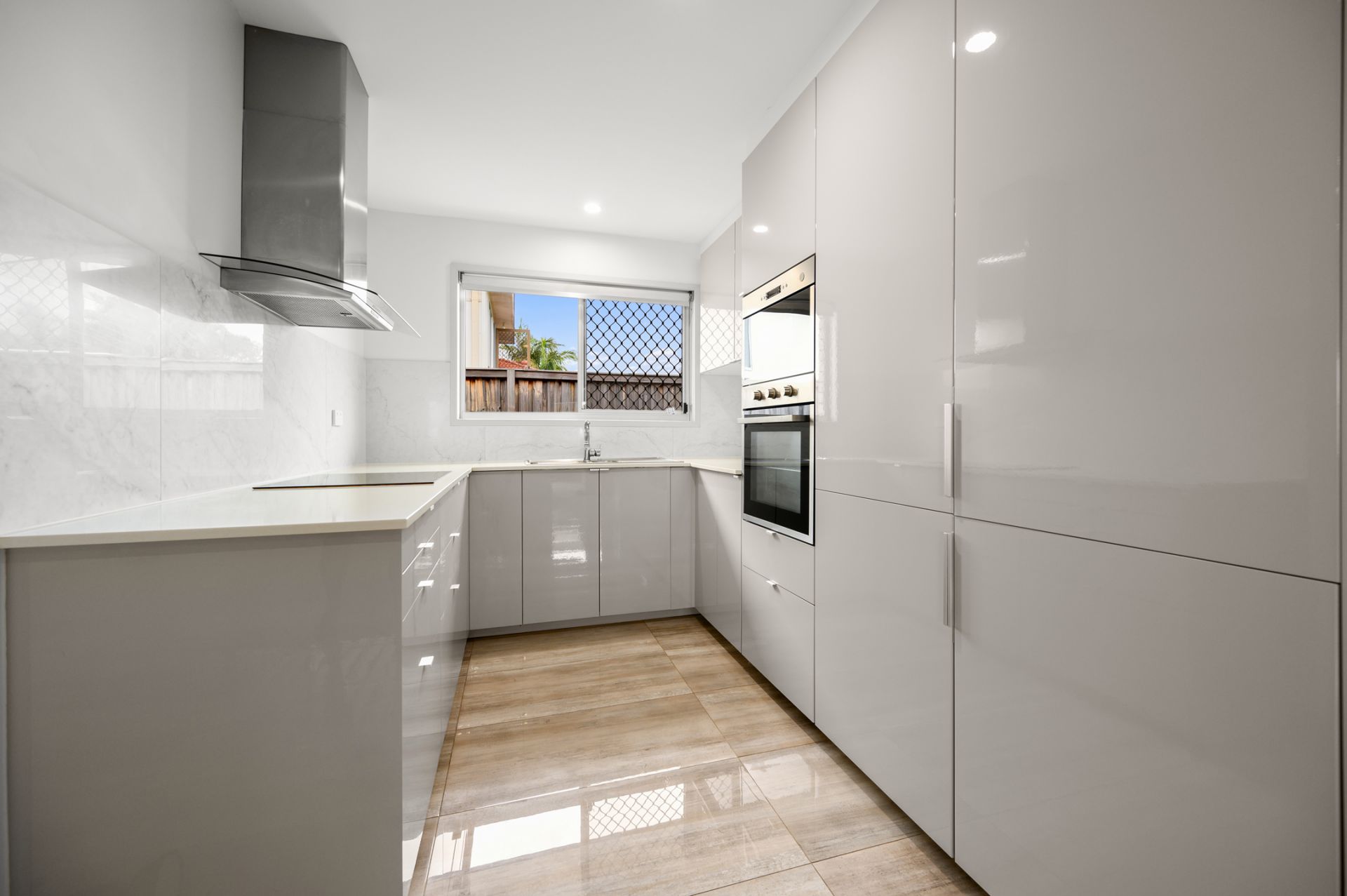 1-2/25 Bruce Avenue, Paradise Point - Thumbnail 4
