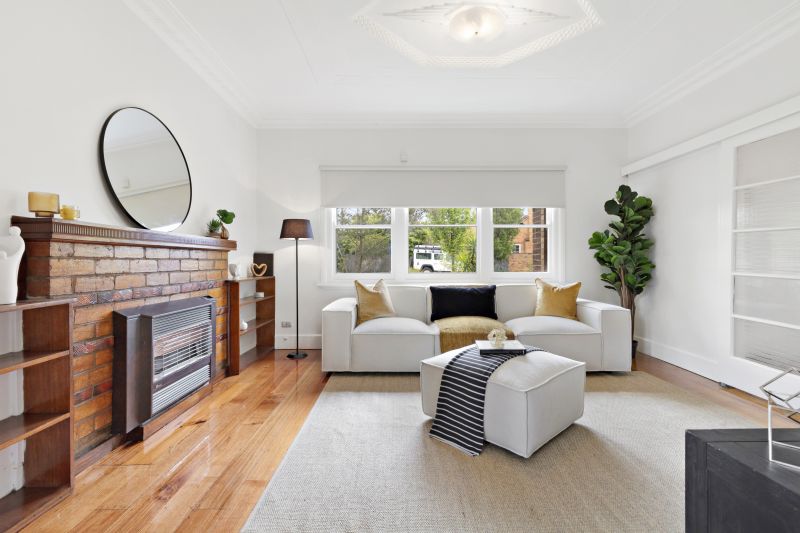 2 Thackeray Road, Reservoir