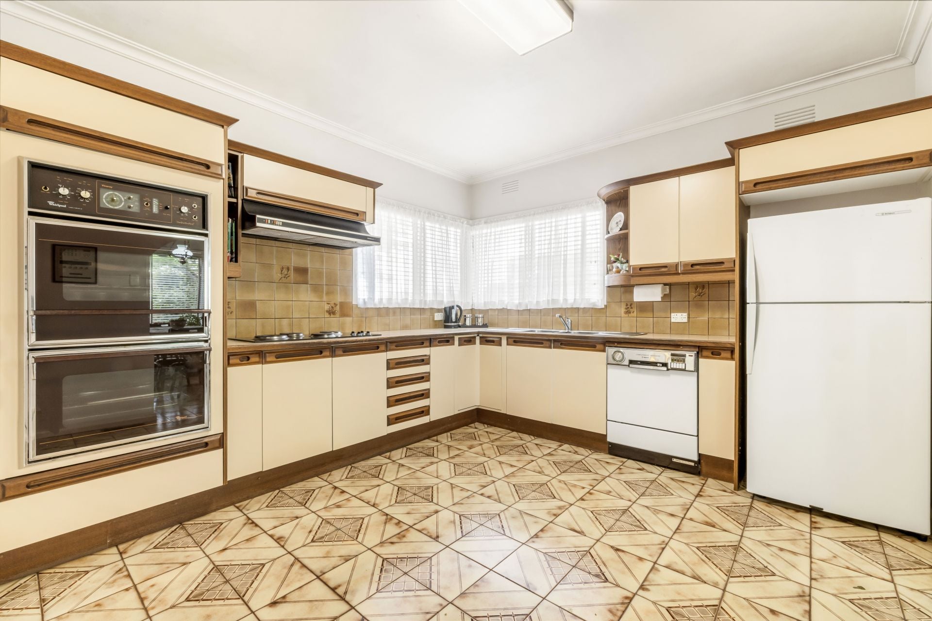 Mid Century Charm With Lots Of Potential