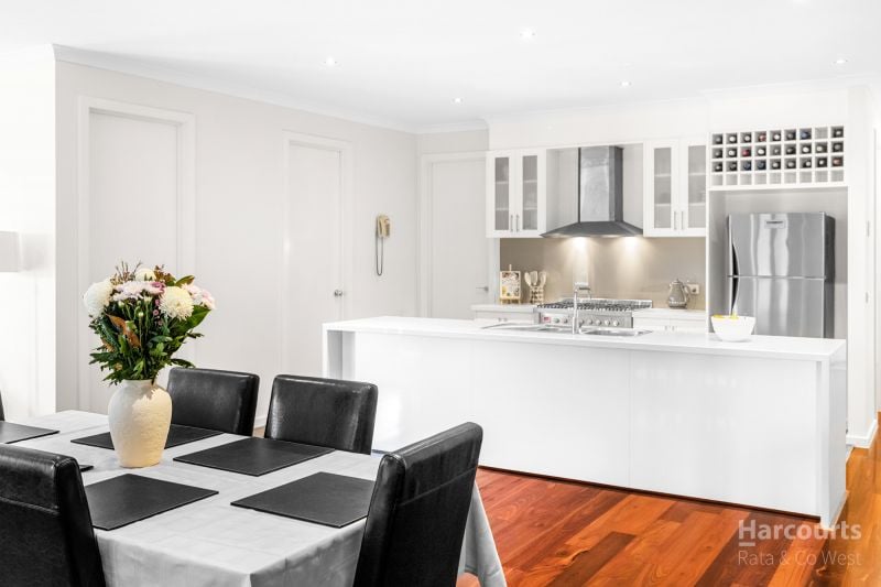 113 Oakview Parade, Caroline Springs