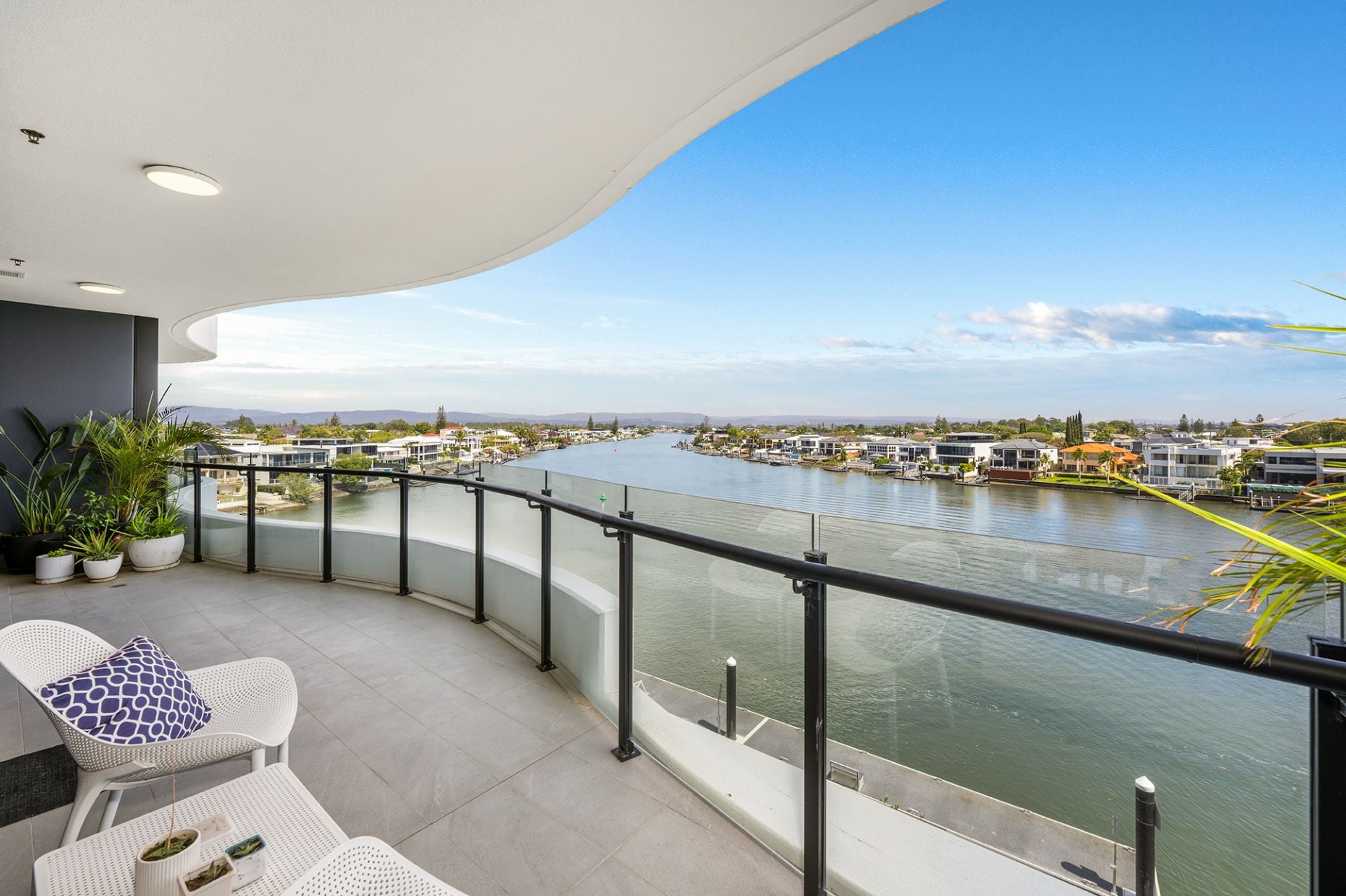 405/15-17 Cannes Avenue, Surfers Paradise - Thumbnail 3