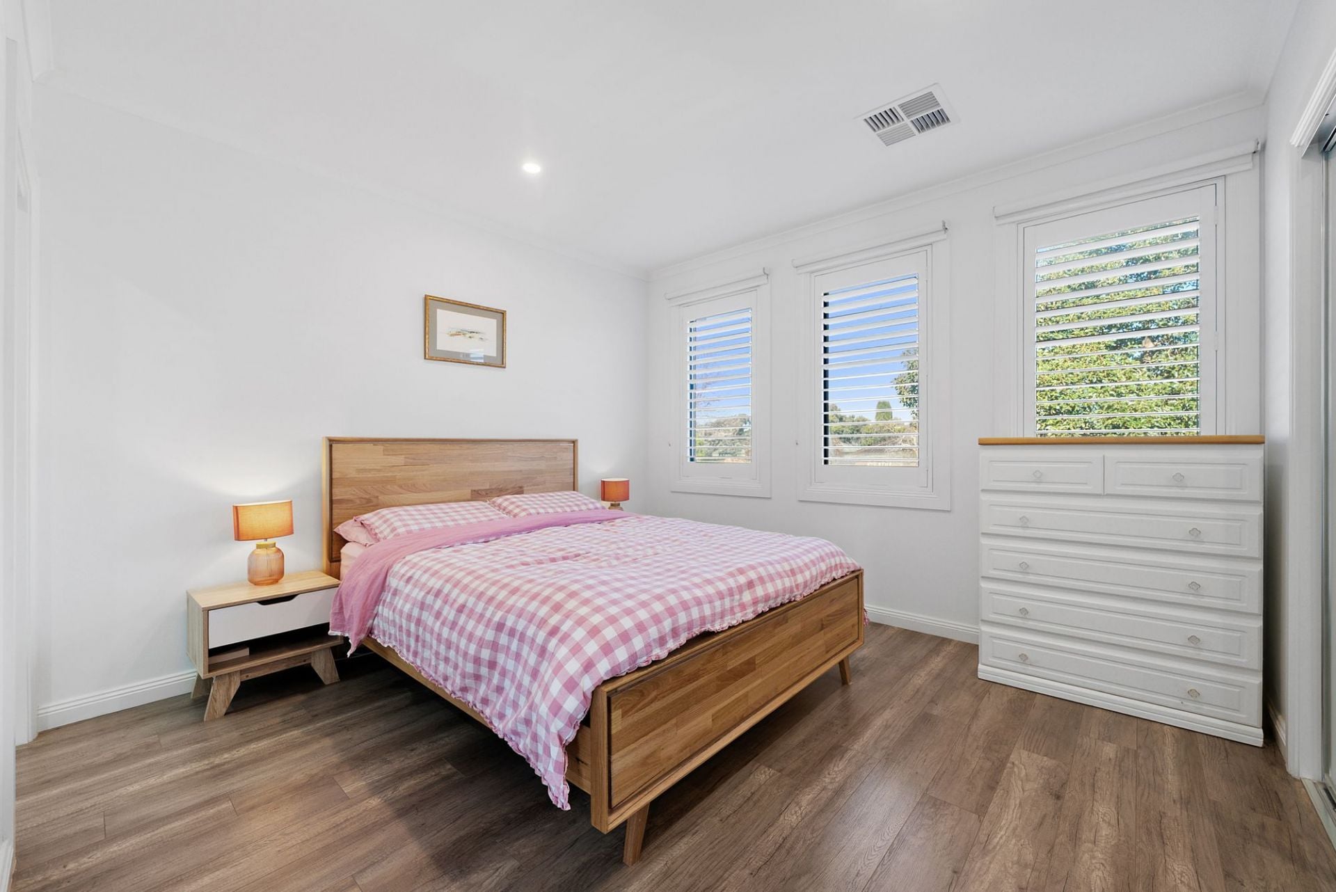 UNDER OFFER

Style, Space & Sophistication in a Prime Family Setting