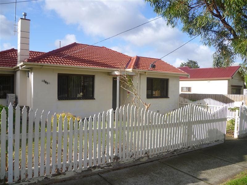 Impressive Two Bedroom Home in Fabulous Location!