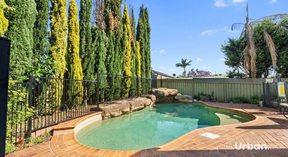 Glen Alpine 40 Nepean Towers Avenue