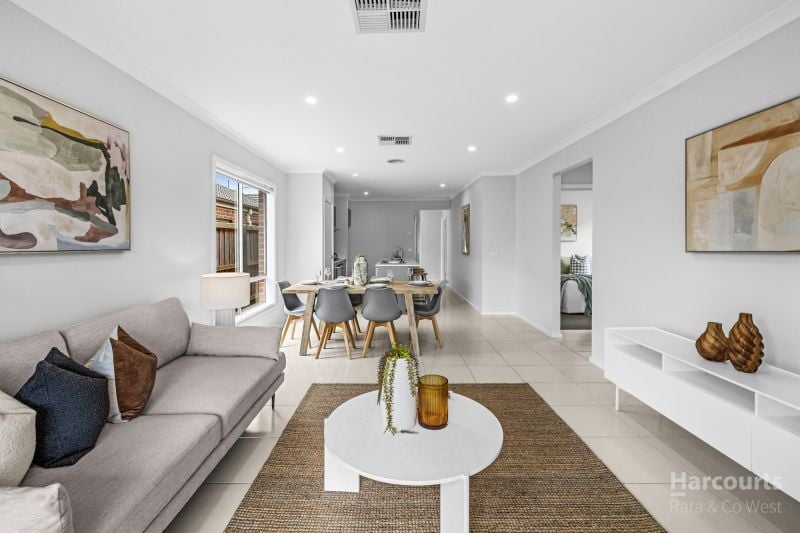 48 Royale Drive, Fraser Rise