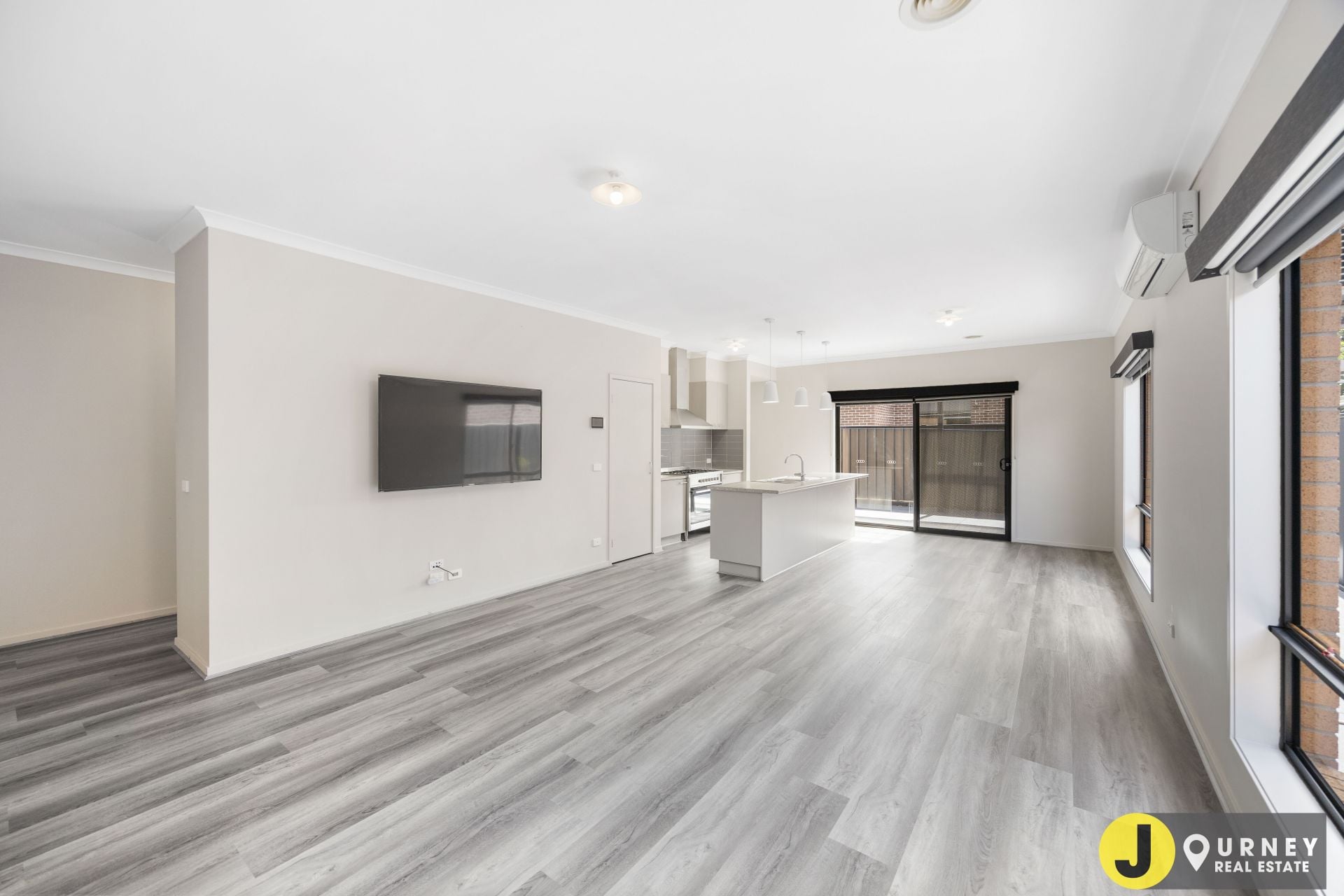 8 Cardigan Street, Craigieburn VIC, Craigieburn - Thumbnail 4