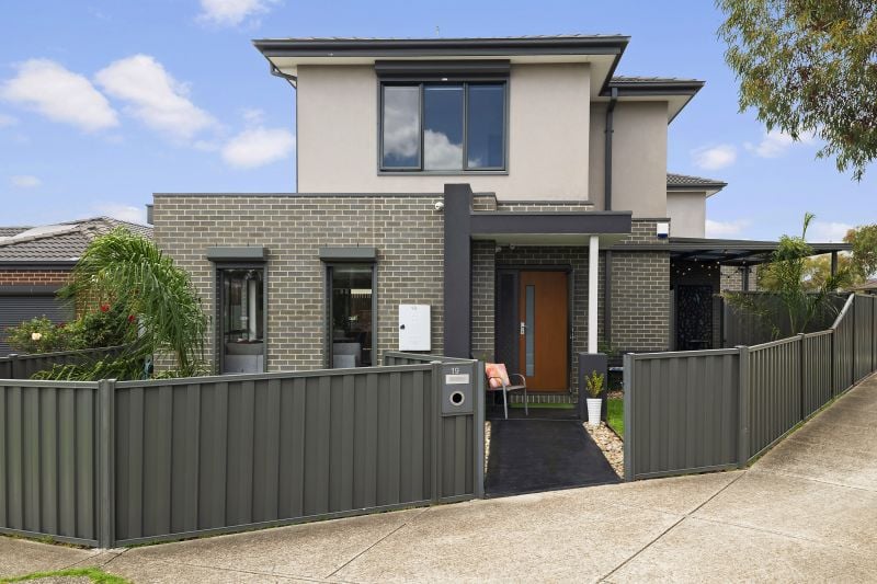 19 Lydgate Terrace, Epping