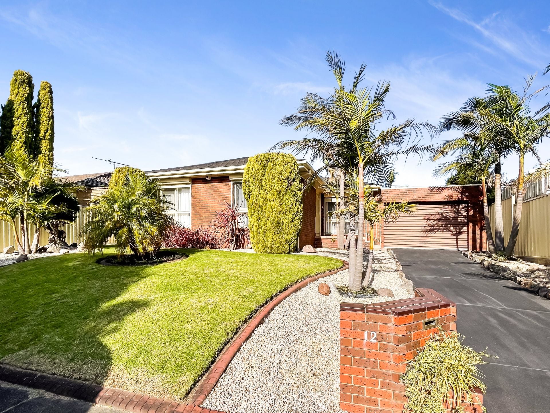 12 Eddington Place, Endeavour Hills VIC
