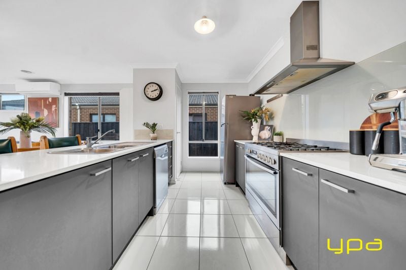 9 Davenport Crescent Cranbourne West VIC, Cranbourne West - Thumbnail 4