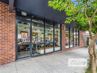 MODERN RETAIL - HIGH CEILINGS & POLISHED CONCRETE!