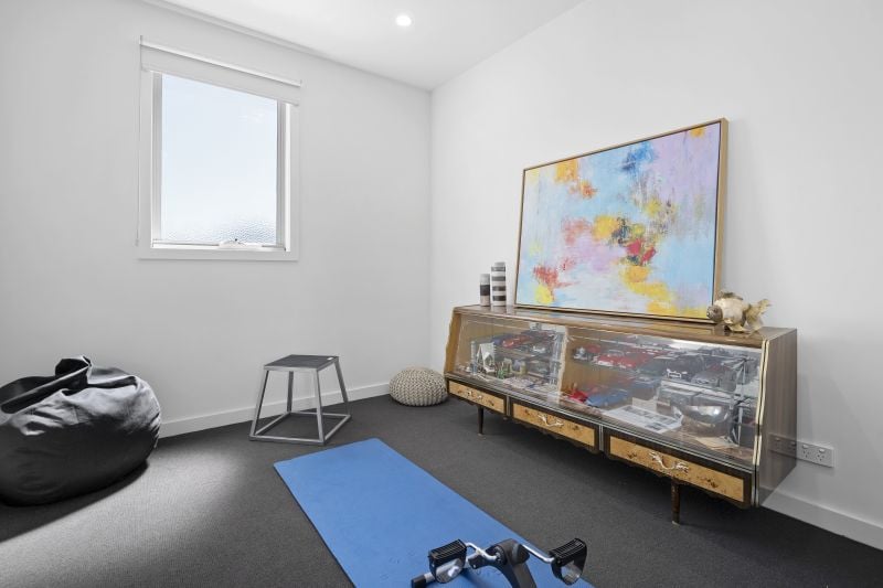 2/2 Ambrose Treacy Drive, Bundoora