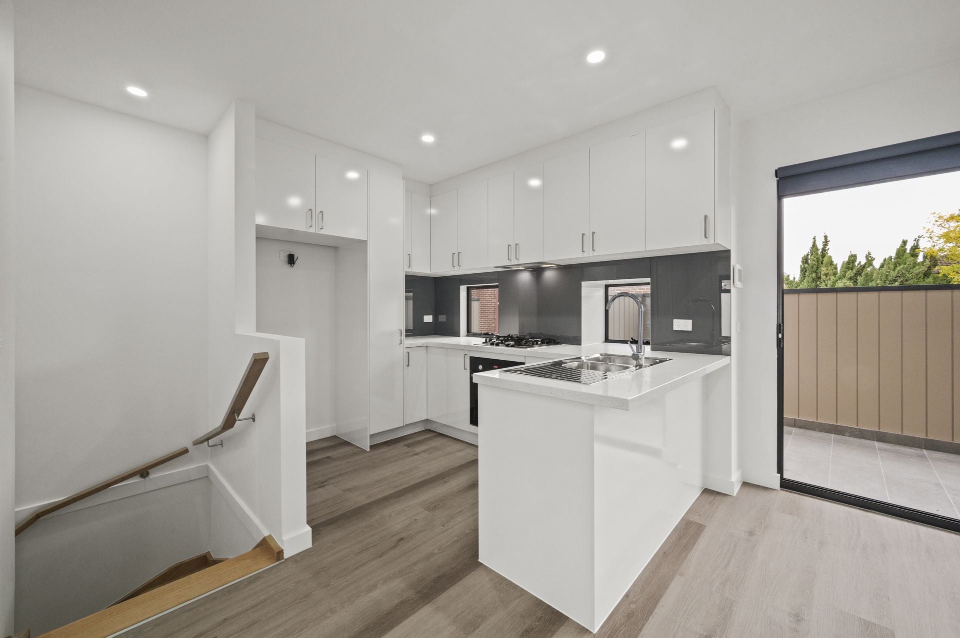 2 BEDROOM TOWNHOUSE