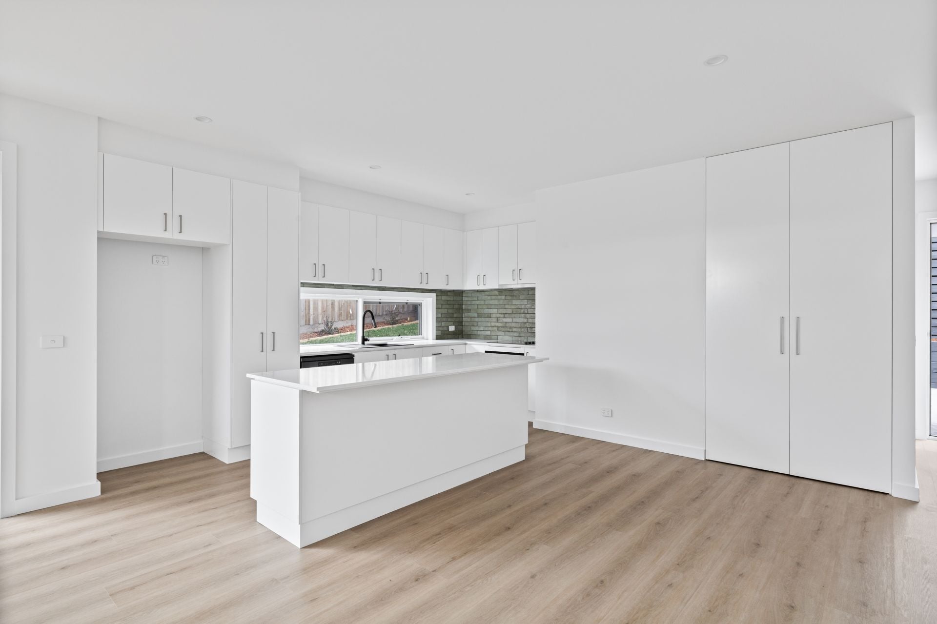 OUTSTANDING BRAND NEW TOWNHOUSE
