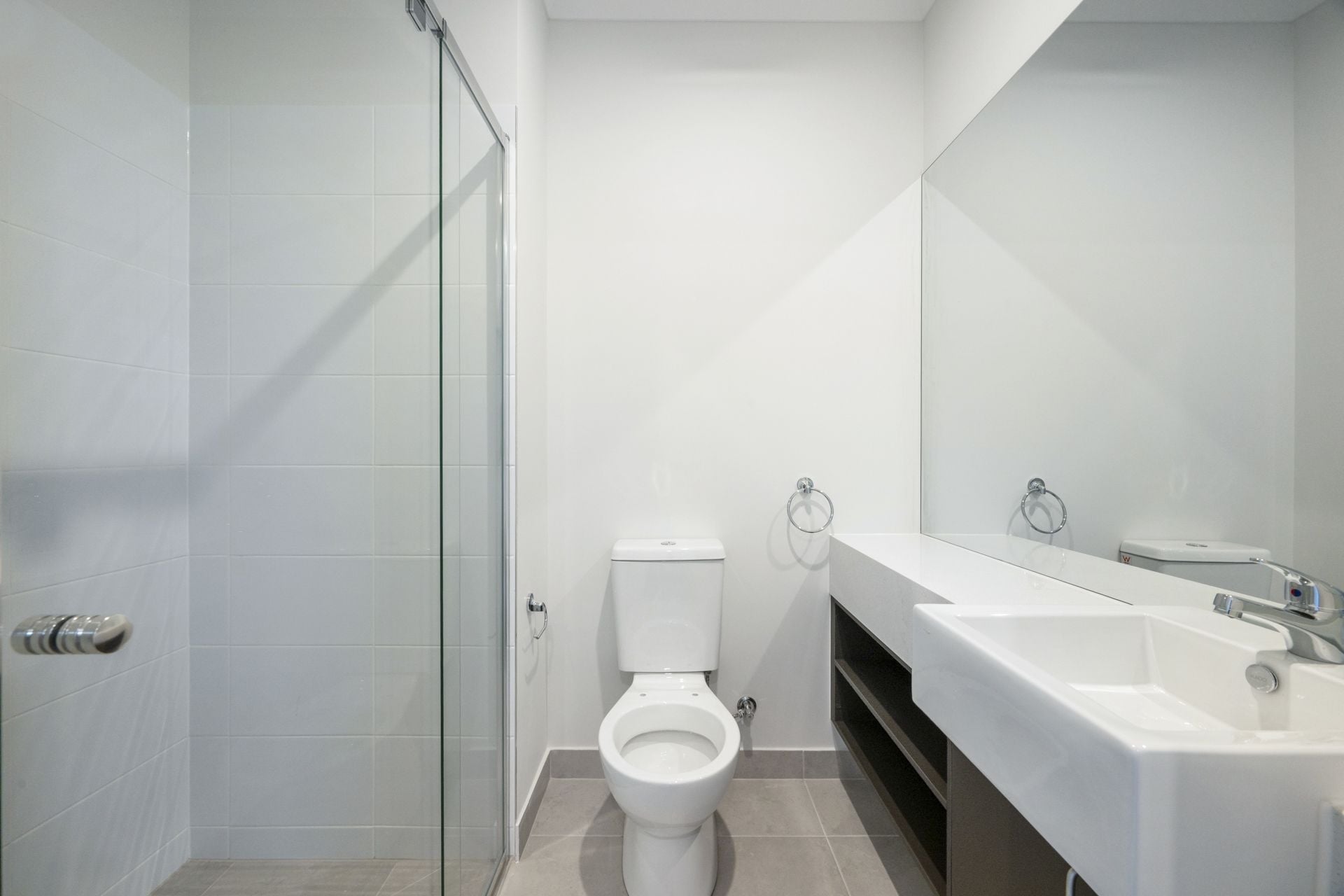 CONTEMPORARY COMFORT MEETS CONVENIENCE