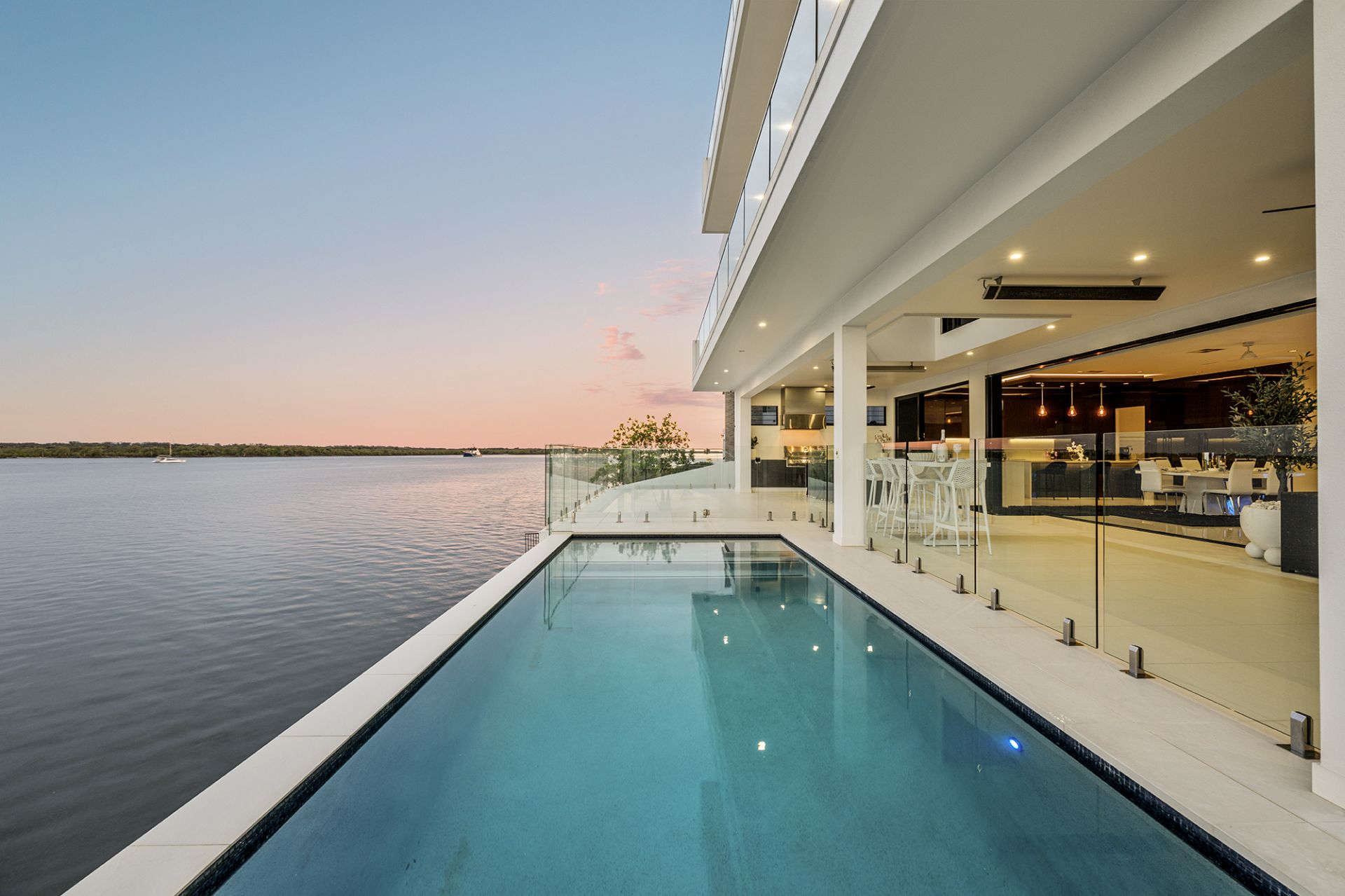 62 Knightsbridge Parade East, Sovereign Islands QLD 4216, Sovereign Islands - Image 1