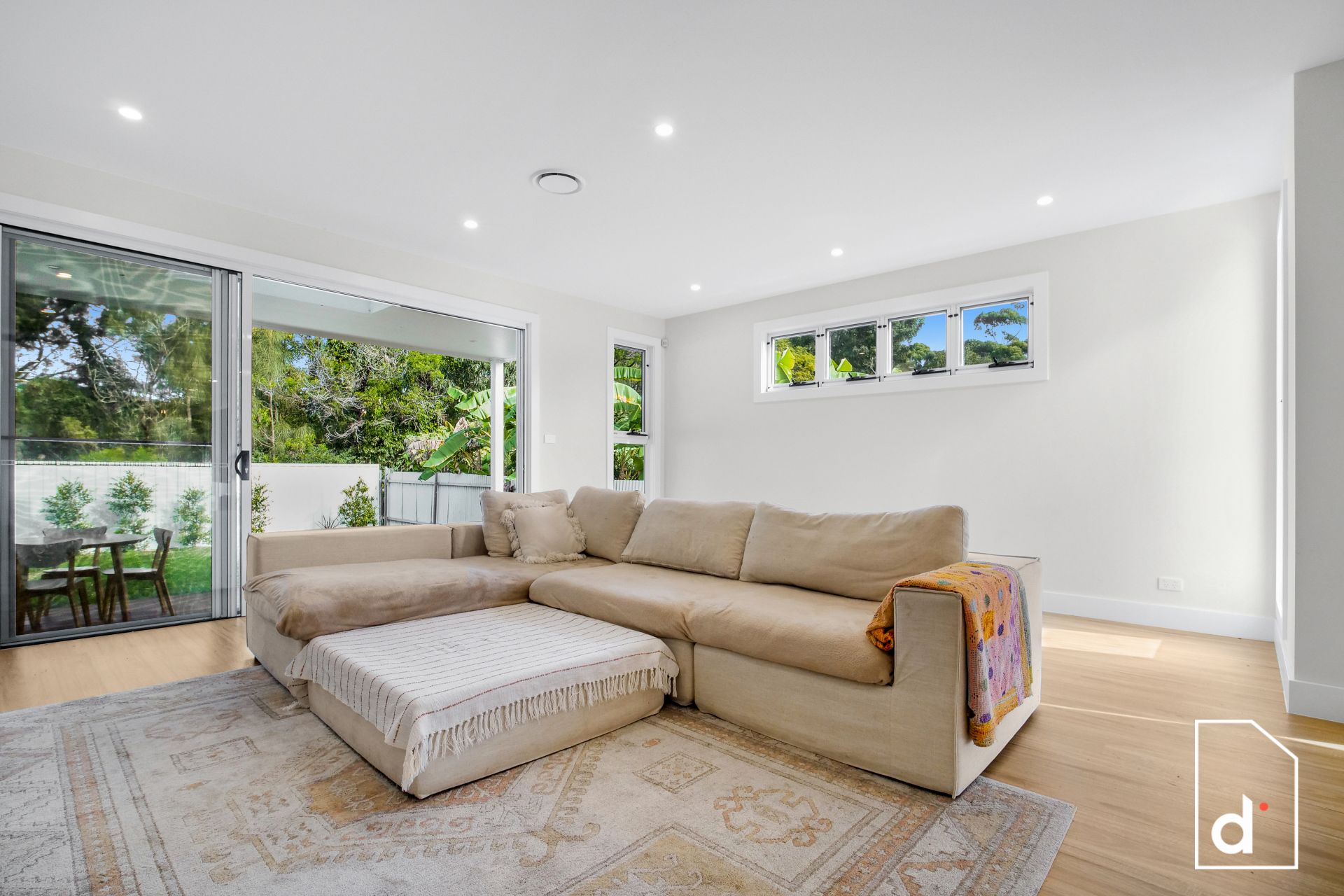 10 The Esplanade, Oak Flats NSW