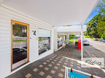 HIGHLY EXPOSED RETAIL/OFFICE IN SHARP SUBURBAN COMPLEX!