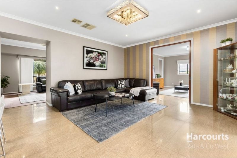 15 Clementson Drive, Caroline Springs