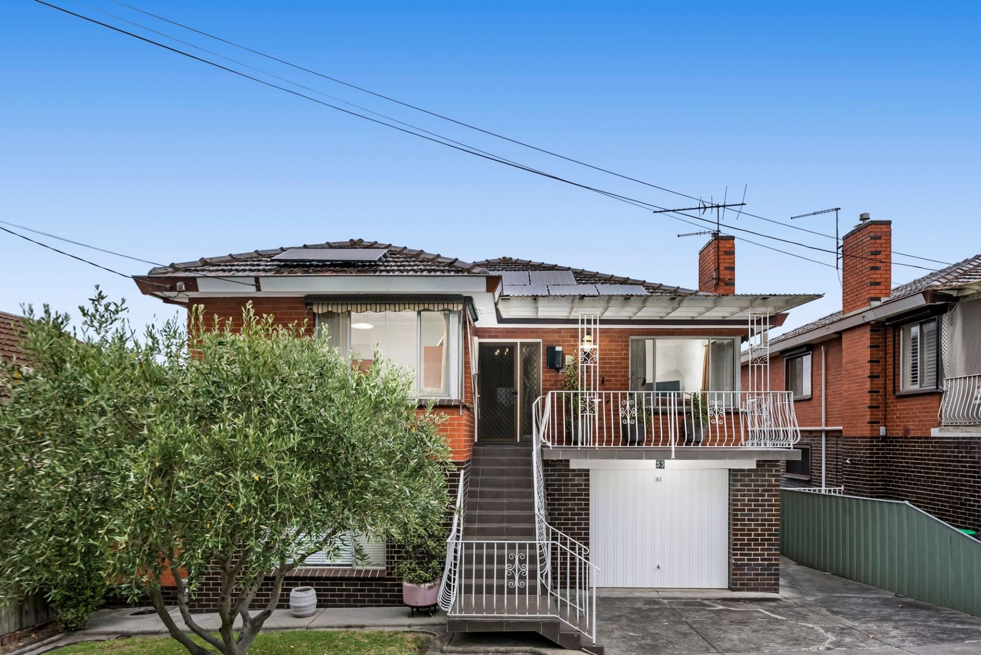 2 HOMES IN ONE ( 2 INCOMES $$$$ )
or SELF-CONTAINED IN-LAW ACCOMMODATION 
or A 5 BEDROOM HOME WITH ROOM FOR ALL