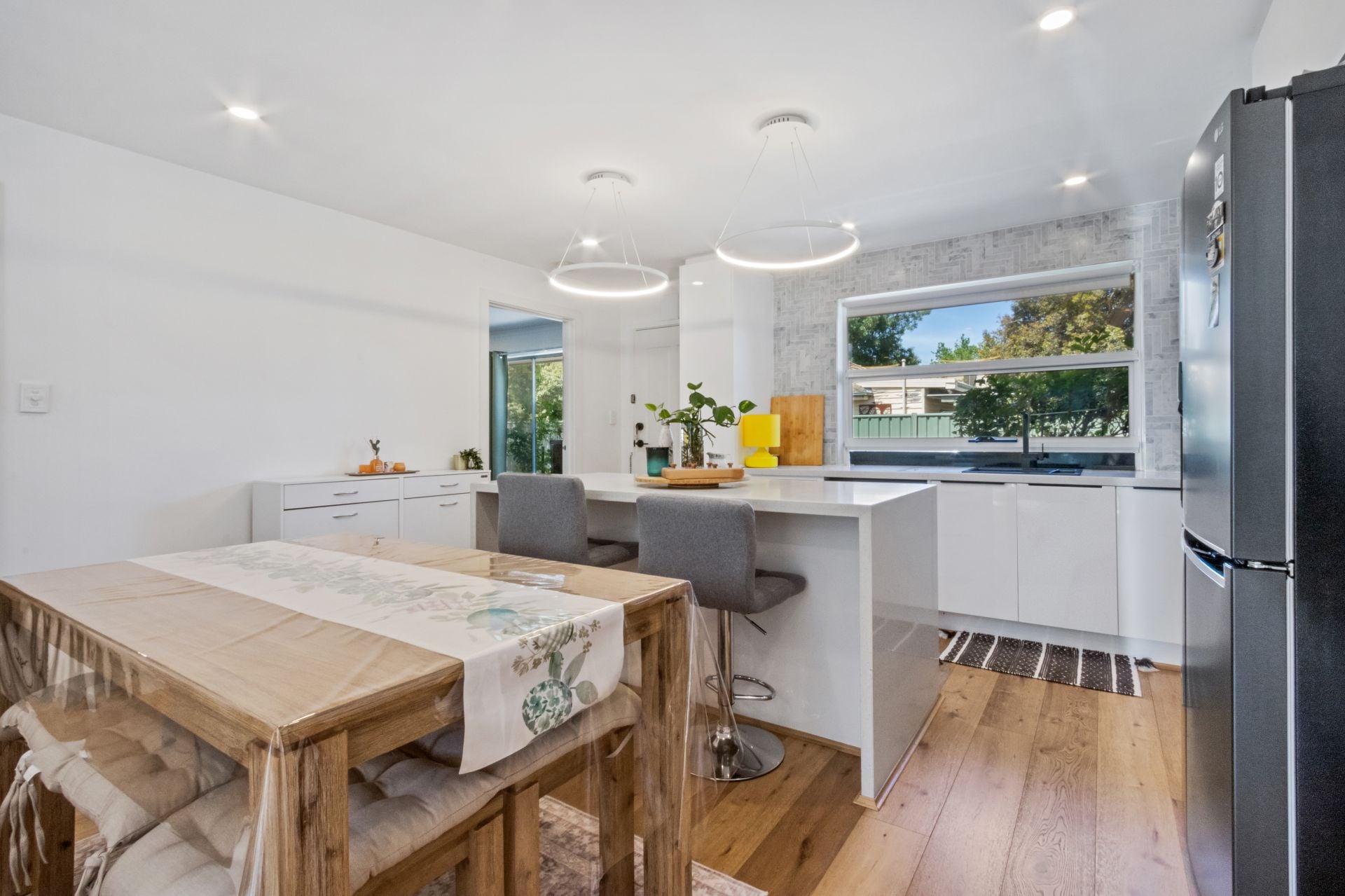 Stunning Unit in Ideal Location