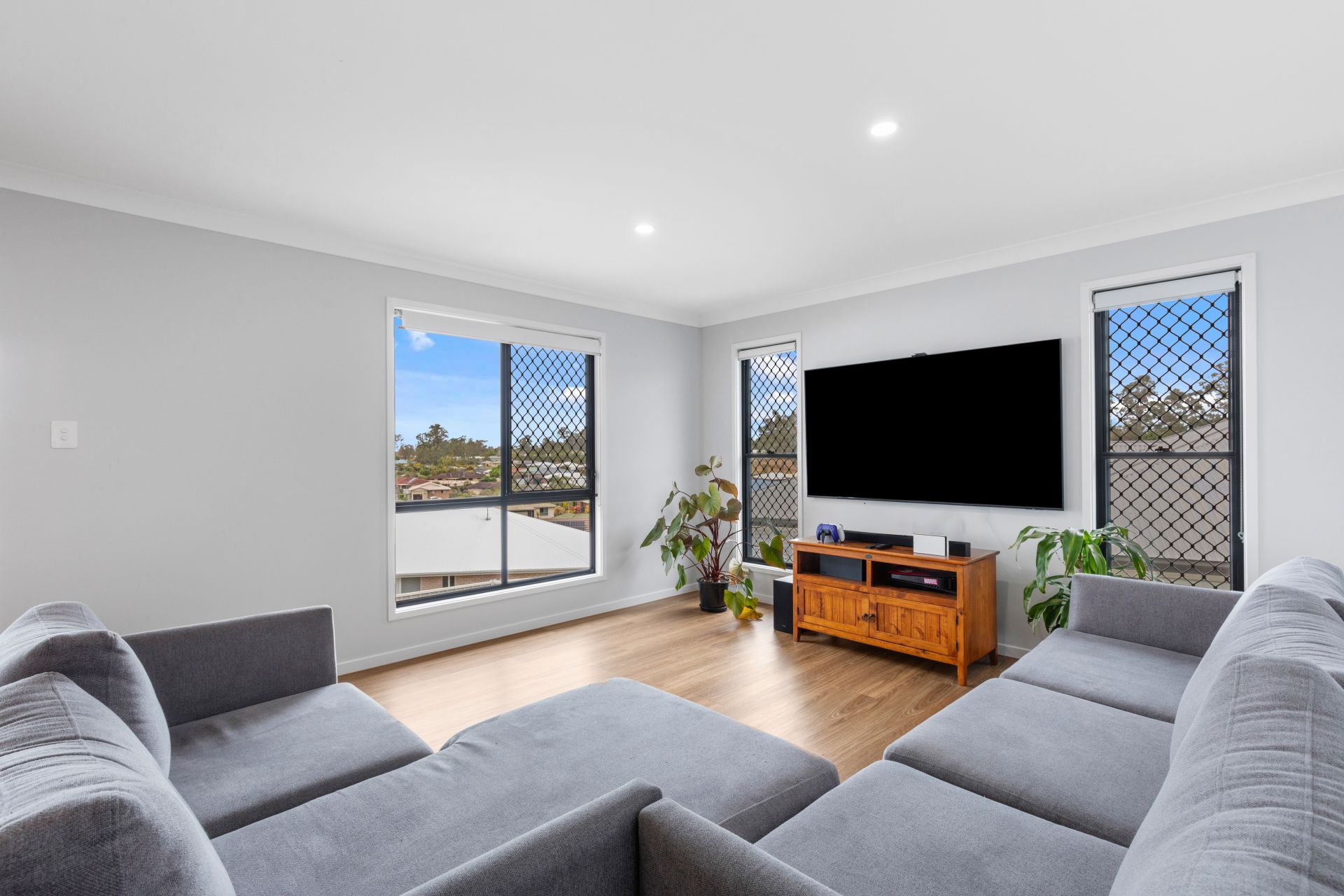 37 Furness Road, Southside - Thumbnail 4